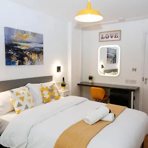 https://f4-city-luxury-rooms.cambridgehotelsuk.com
